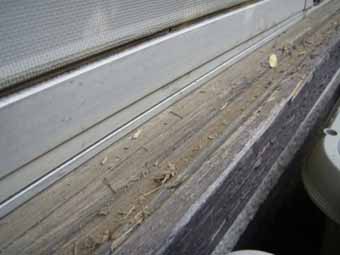 雨戸の下枠(レール)