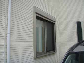 シャッター付サッシにヒシクロス面格子